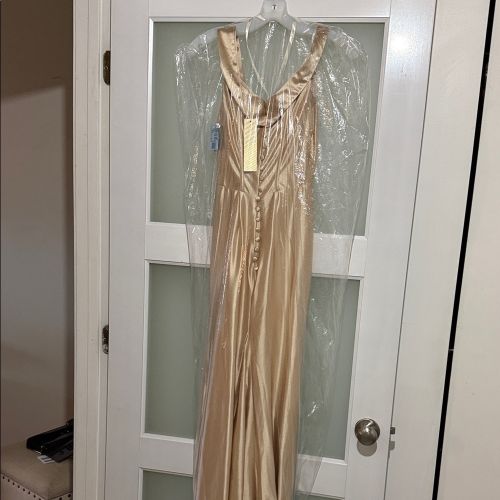 Elegant Strapless Satin Dress in Gold - Picture 4 of 5